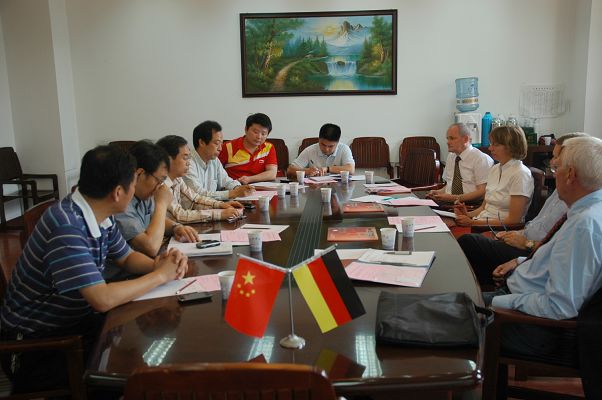 陈院长会见代表团一行，双方进行了友好交流